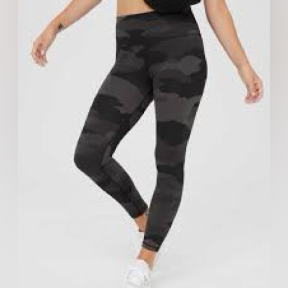 Aerie Camo Leggings - Black and Gray